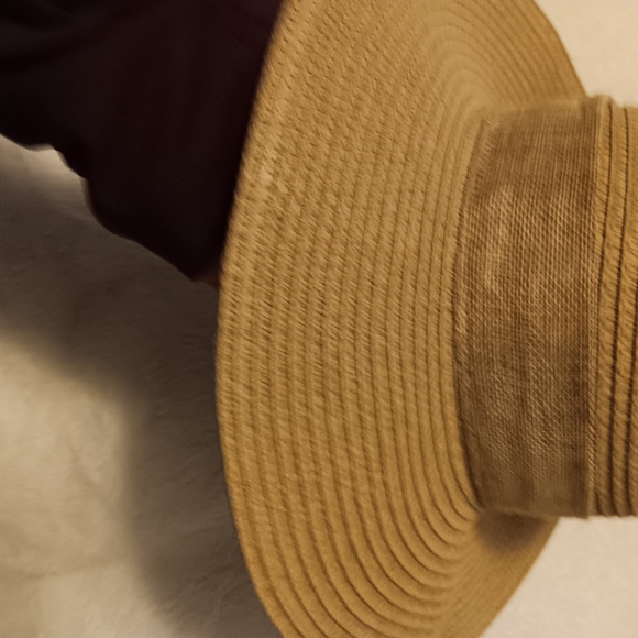 Nwot Straw hat w bow, tan,never worn elastic inside if want - Picture 3 of 4